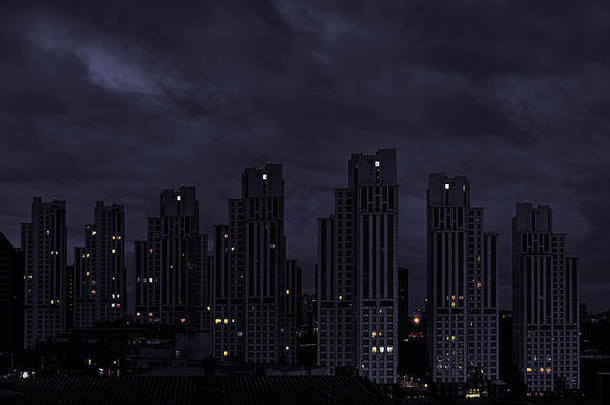 马斯拉克公寓和摩天大楼