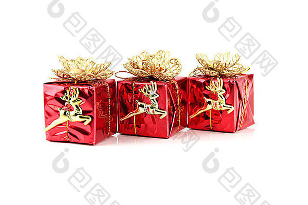 附有金色驯鹿的红色<strong>礼品</strong>盒。