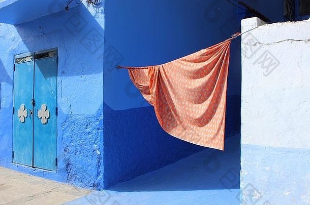Chefchaouen，非洲的蓝珍珠。这座位于摩洛哥山区的蓝白相间的村庄因色彩鲜艳而迷人。