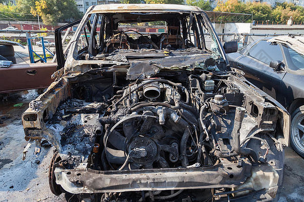 烧车火事故停车很多覆盖生锈黑色的煤炭分散备用部分抢劫纵火恐怖主义