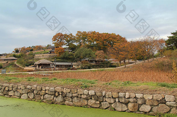 韩国庆州阳洞民俗村，拥有韩国传统民居和美丽的秋季环境