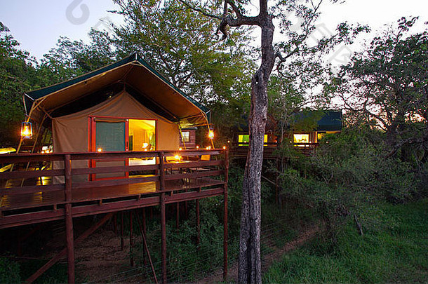 非洲丛林小屋的豪华帐篷