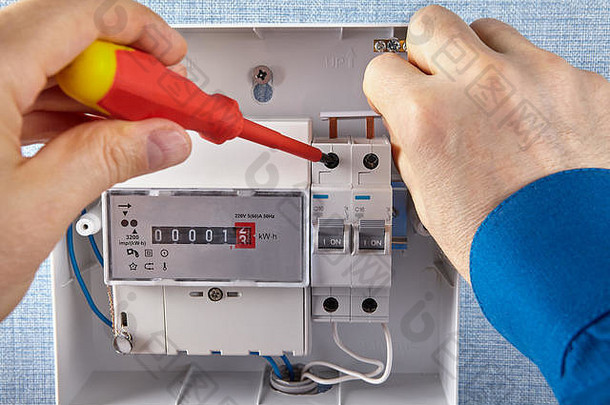 电工安装电面板电路断路器电米家庭电网络布线distribut