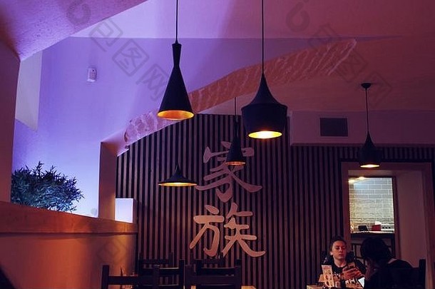 圣彼得堡俄罗斯室内灯色彩斑斓的灯亚洲日本餐厅玛希塔专业拉面涅夫斯基前景
