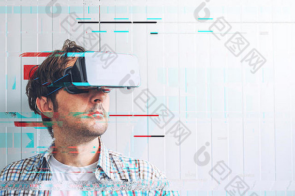 男人。护目镜探索虚拟现实内容享受网络空间环境数字故障影响添加
