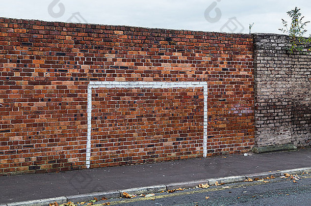 利物浦墙上的门柱。