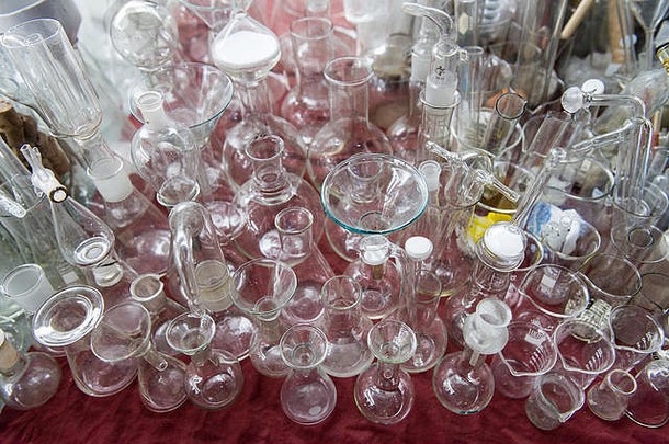 化学玻璃工作出售耶烈万跳蚤市场亚美尼亚