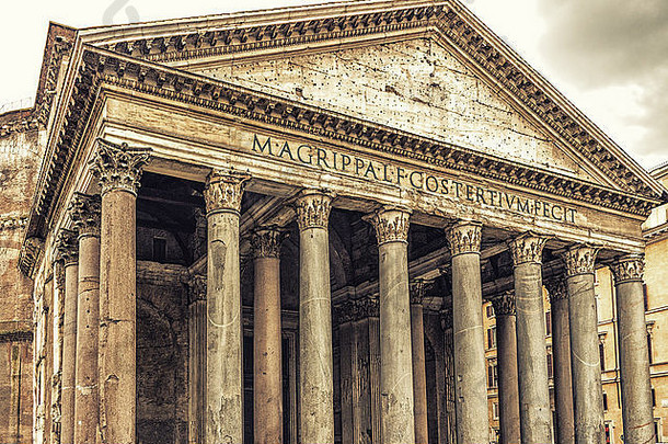 罗马万神殿中心历史建筑的立面、立柱和建筑详图