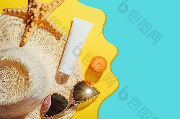 防晒霜。草帽配太阳眼镜，防护霜SPF沙滩配件。夏季旅游概念