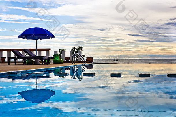 背景海滩美丽的蓝色明亮的椅子干净的气候云海梦想运动异国情调快乐假日地平线酒店旅游