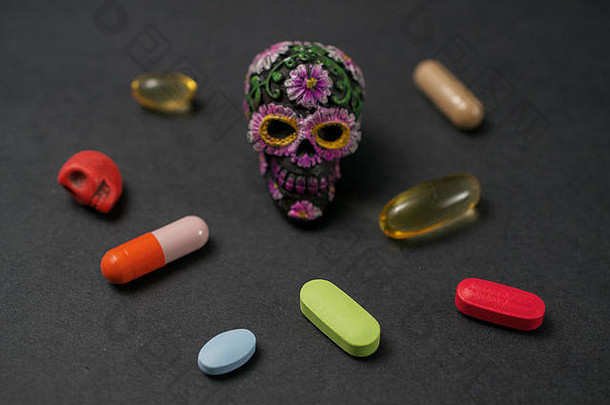 处方药片饮食补充周围墨西哥一天死头骨卡拉维拉建议概念药物危险的