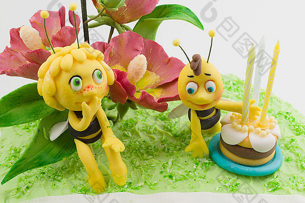 美丽的蛋糕令人难以置信的蜜蜂装饰