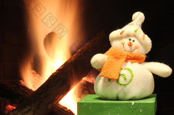 手工制作的雪人数据圣诞节树壁炉光背景