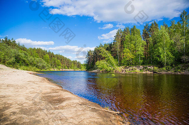 俄罗斯，尼泽戈罗德斯卡亚地区，5月的克什涅茨河