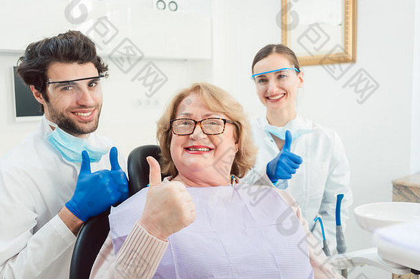 牙医病人手术兴奋
