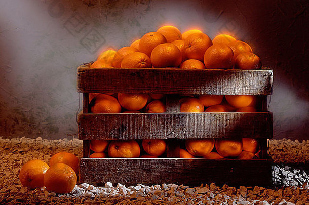 木箱鹅卵石完整的橙子