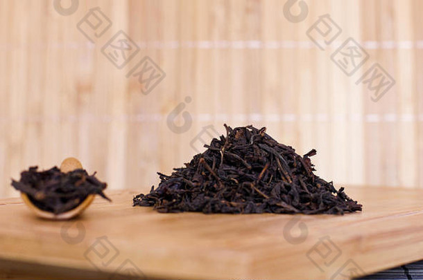 黑色的易碎的茶木托盘