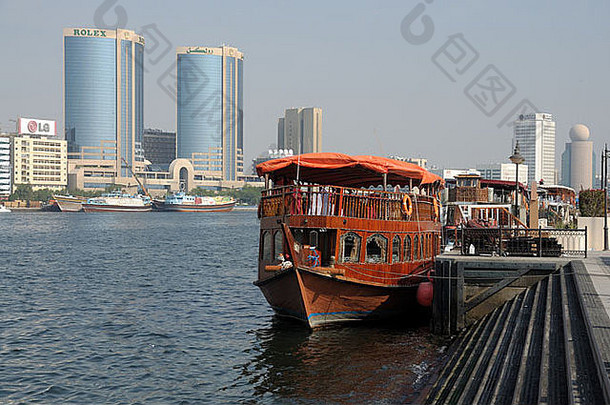 阿拉伯联合酋长国迪拜河的传统独桅帆船