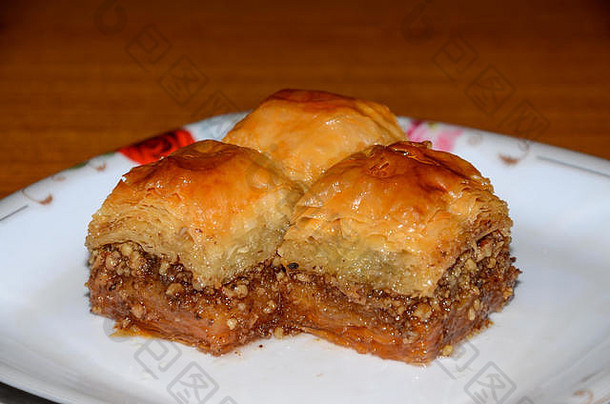 土耳其传统的甜点胡桃木果仁蜜饼