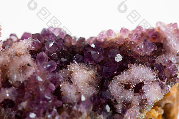 <strong>水晶石</strong>宏观矿物，紫色粗紫<strong>水晶石</strong>英