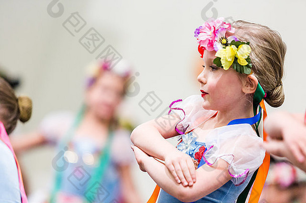儿童舞蹈传统俄罗斯民间舞蹈。