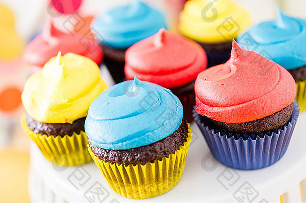 为孩子们的生日派对庆祝而准备的五颜六色的糖果。