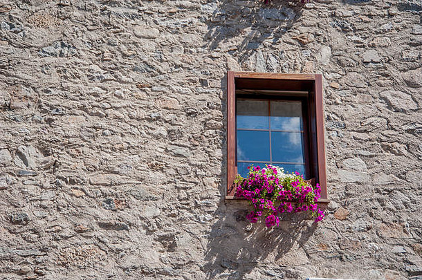 Livigno用花装饰的阳台观赏阳台