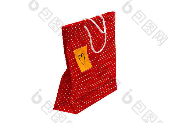 带有心形信息的礼品袋，手写。白色背景上隔离的红色圆点纸袋。