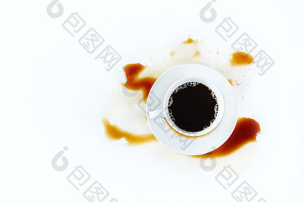 白底黑咖啡，带有创意污渍。商务早餐，最后一分钟冲刺概念。俯视图，空间。