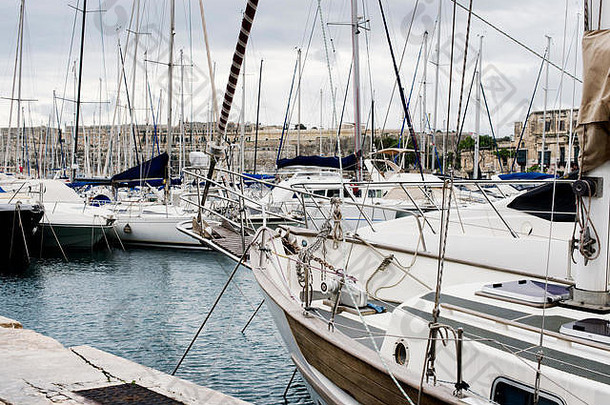 游艇停泊姆西达玛丽娜马耳他帆船行码头海边港