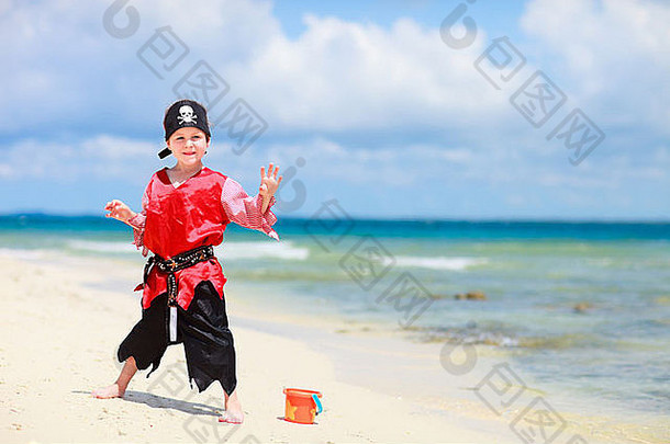 海盗男孩热带海滩