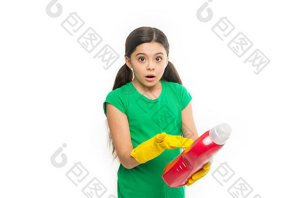 阅读洗指令家庭清洁<strong>产品</strong>小孩子持有洗衣洗涤剂可爱的更清洁的穿黄色的橡胶手套孩子准备好了家庭洗钱