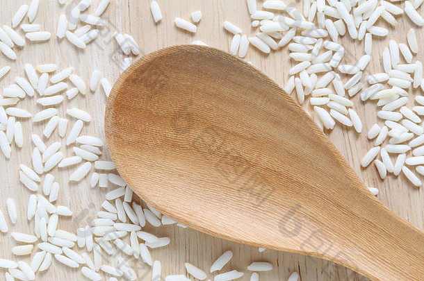 木勺子空有机白色大米糯米大米黏糊糊的大米设计自然食物概念