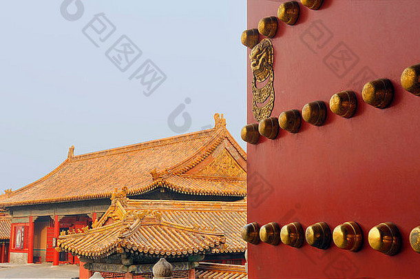 中国北京紫禁城的红色木门入口