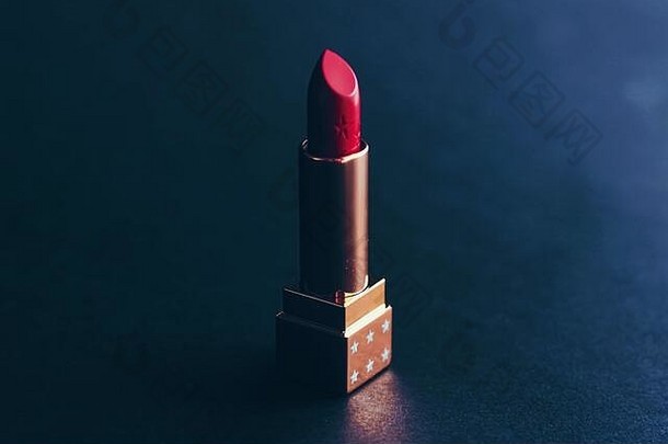 红色唇膏作为高级美容产品、<strong>化妆品</strong>和<strong>化妆品</strong>品牌