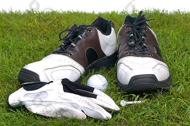 高尔夫球鞋子手套球三通草拍摄白色背景