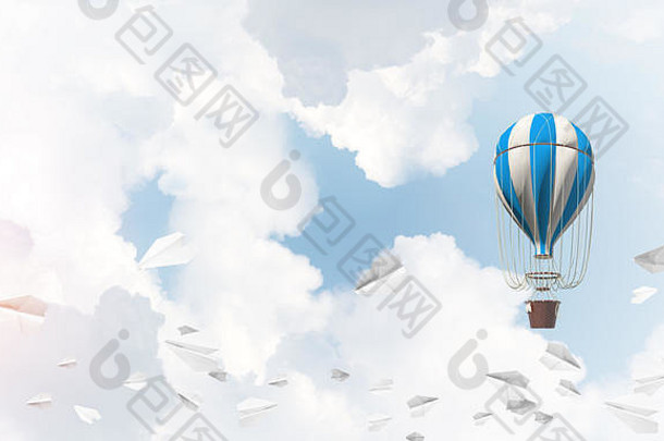 在空中飞行的热气球。