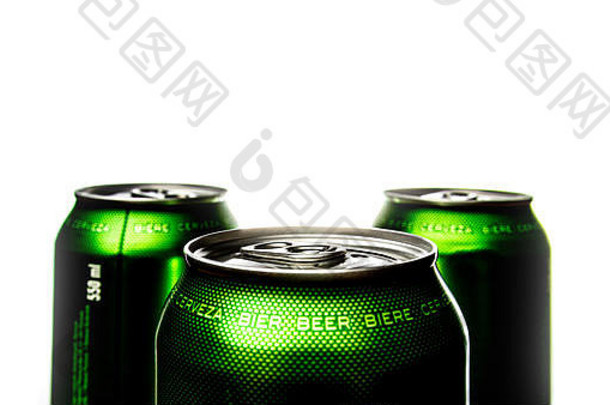 绿色罐啤酒背景酒吧啤酒商店放松周末夏天啤酒低酒精百分比包装生态whi