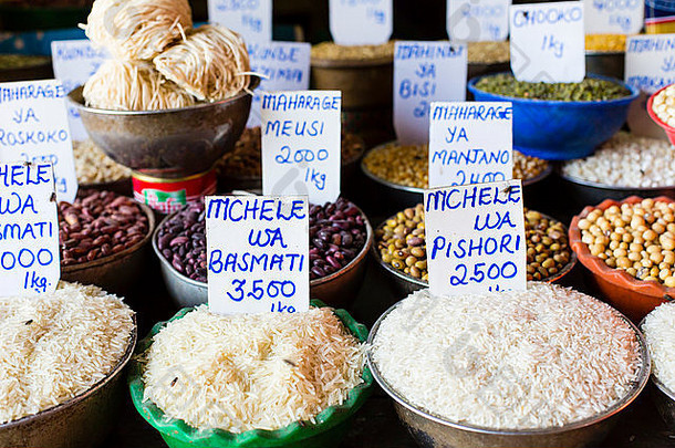 非洲桑给巴尔的传统食品市场。
