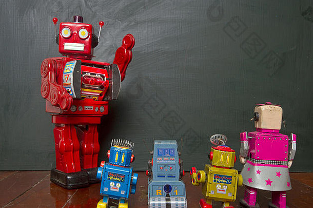 大红机器人老师和他的小机器人玩具学生