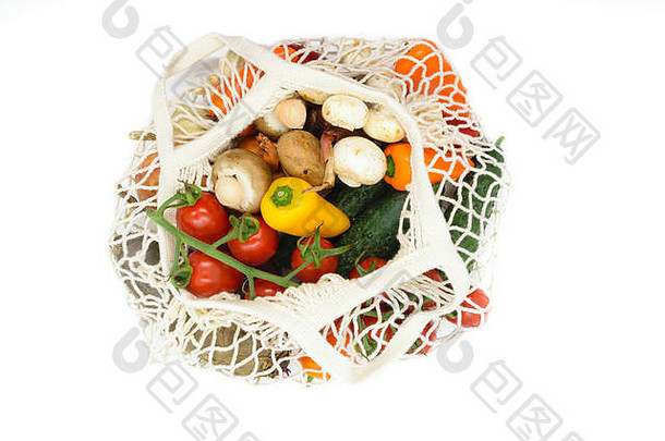 白状袋中的各种蔬菜，在<strong>白色</strong>背景上隔离