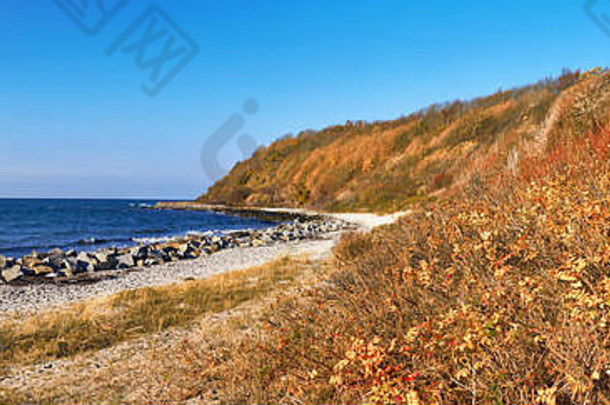 秋天，德国北部希登西岛北部科尔斯特荒芜的海滩尽收眼底