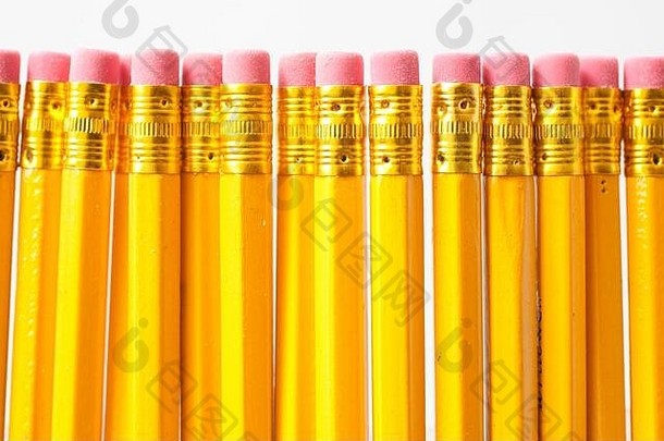 黄色的铅笔孤立的白色背景