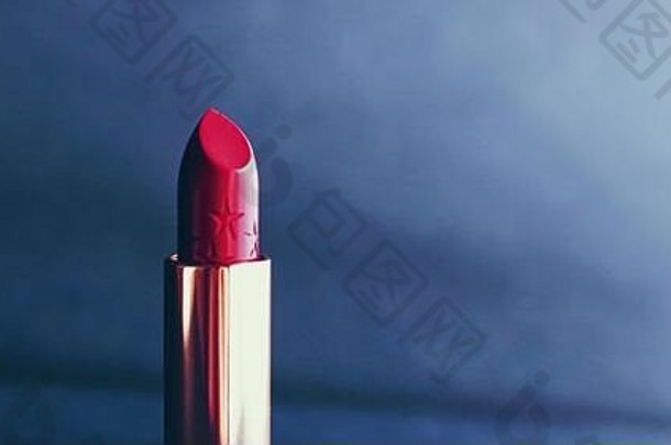 红色唇膏作为高级美容产品、<strong>化妆品</strong>和<strong>化妆品</strong>品牌