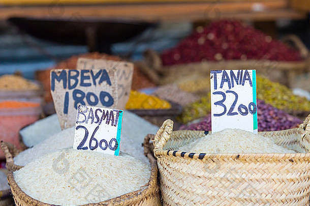 非洲桑给巴尔的传统食品市场。