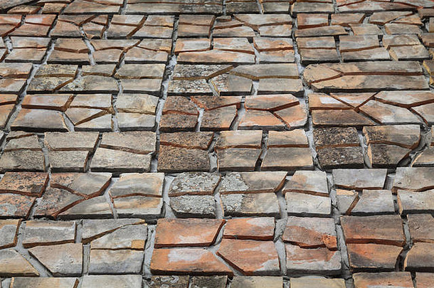 瓷砖回收使阳台人行道上瓷砖块砂浆瓷砖胶粘剂