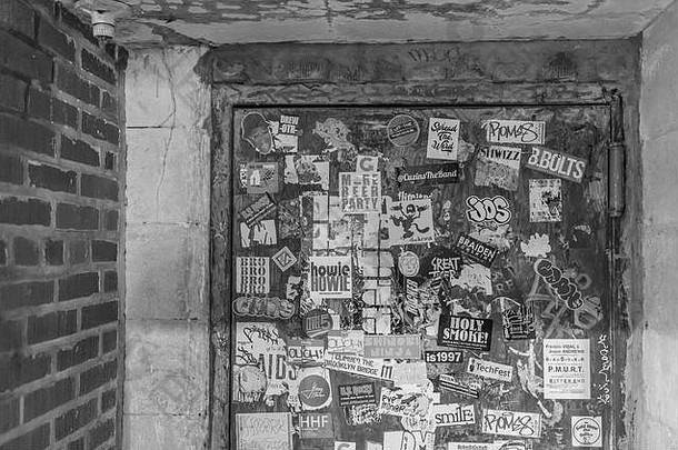 纽约市通往地下室的一扇门详图
