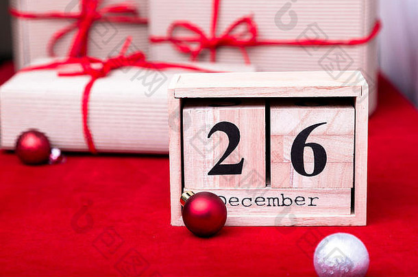 节礼日大减价。红色背景上带有日期的日历。圣诞节的概念。十二月二十六日。圣诞舞会和礼物。