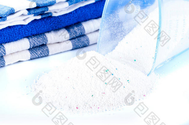 洗衣蓝色的毛巾洗粉