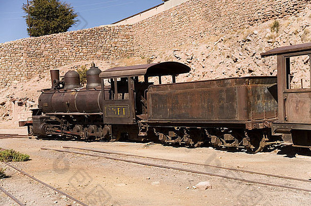 采矿镇普拉卡约的旧火车，包括被布奇·卡西迪（Butch Cassidy）和玻利维亚圣丹斯·基德（Sundance Kid）<strong>抢</strong>劫的最后一列火车